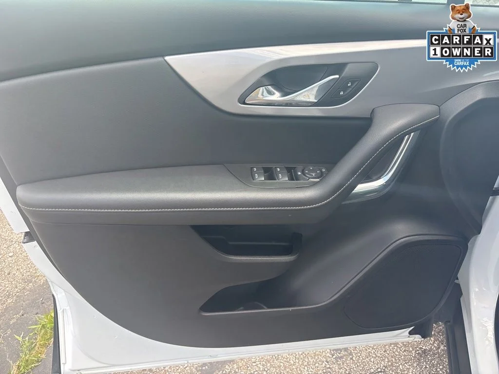 Used 2025 White Chevrolet LT image 10