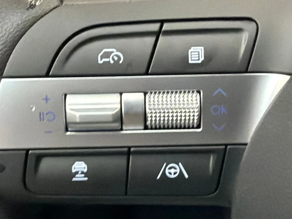 New 2026 Shimmering Silver Hyundai SEL image 21