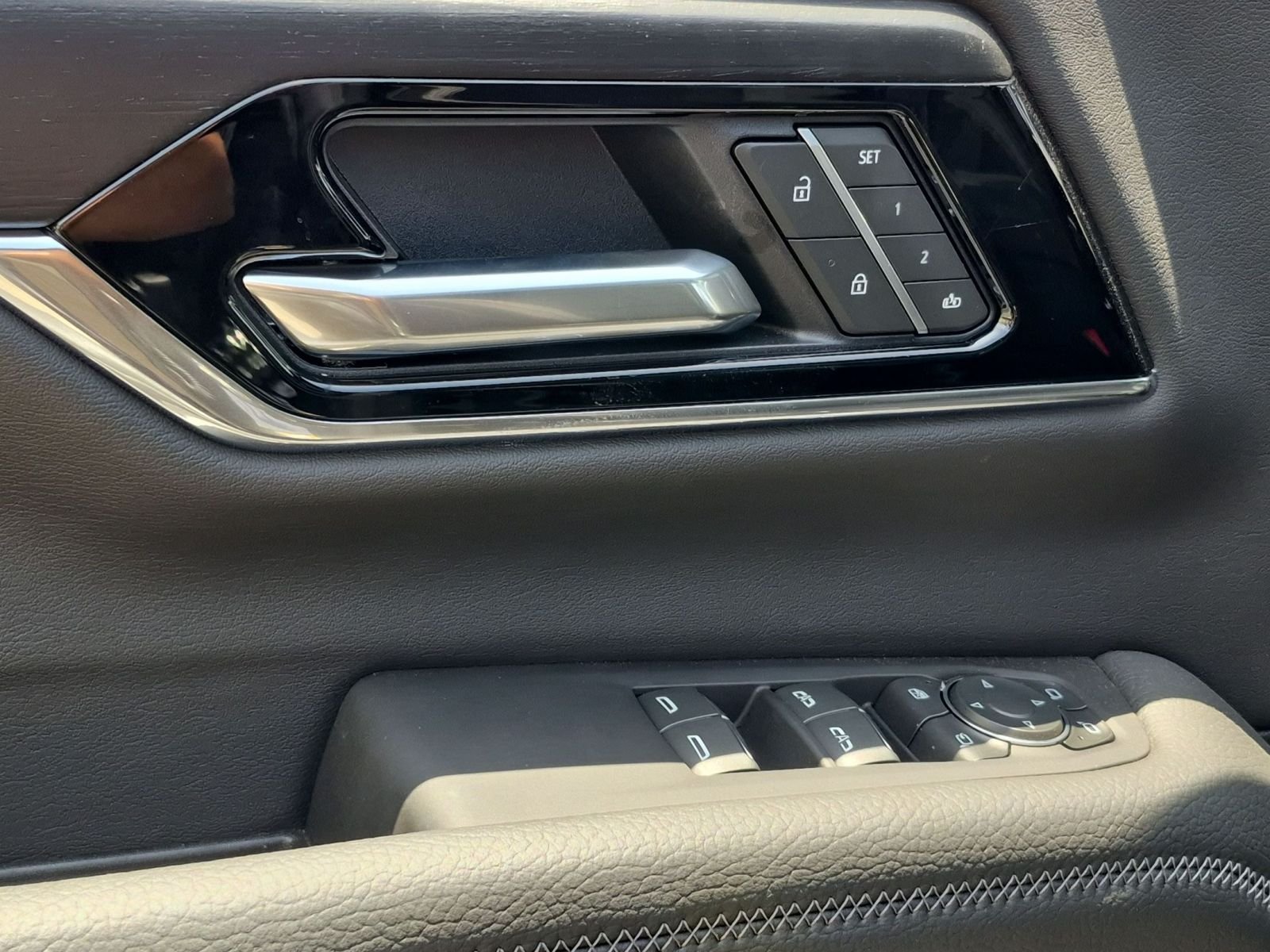 2026 GMC Yukon XL Denali - Photo 15