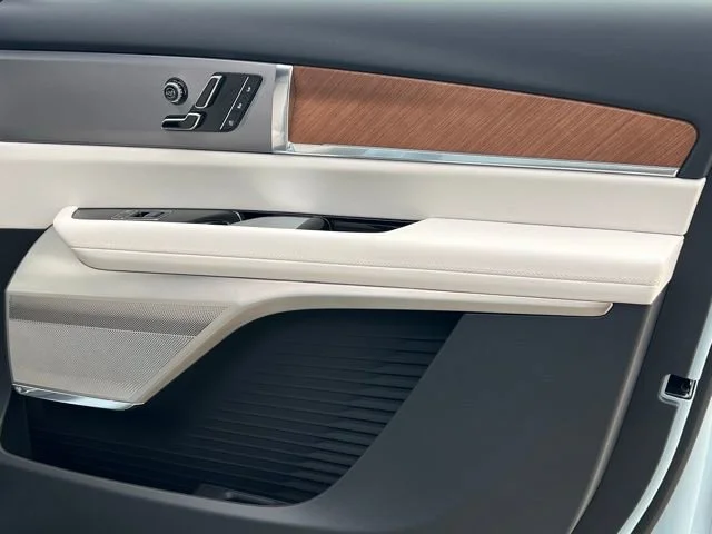 2026 Cadillac VISTIQ Sport - Photo 23