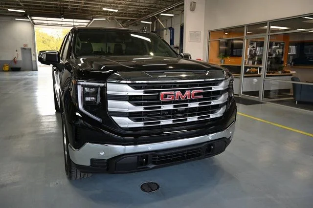 2026 GMC Sierra 1500 SLE - Photo 3