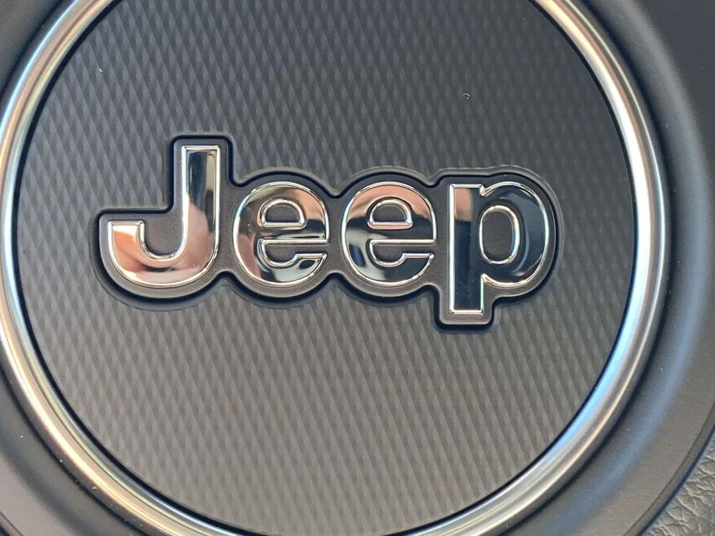 New 2026 Bright White Clear-Coat Exterior Paint Jeep Sport S image 16