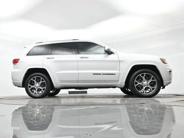 Used 2019 Ivory 3-coat Jeep Overland image 32