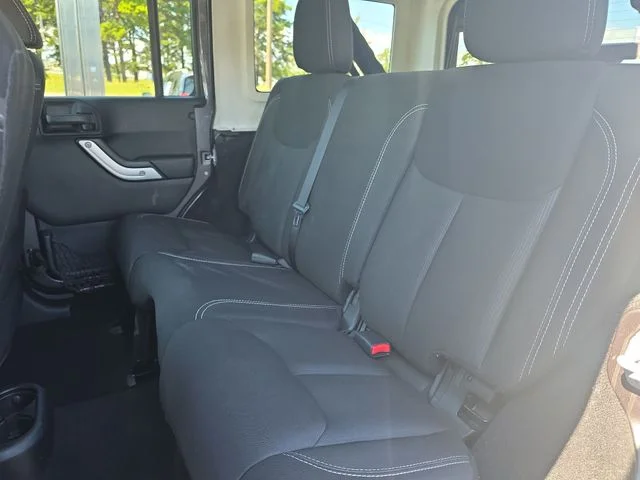 Used 2014 Gray Jeep Unlimited Rubicon image 15