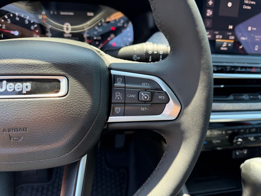 Used 2023 Red Jeep Latitude Lux image 17