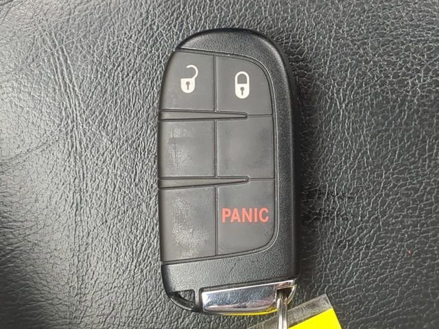 Used 2020 Silver Jeep Trailhawk image 34