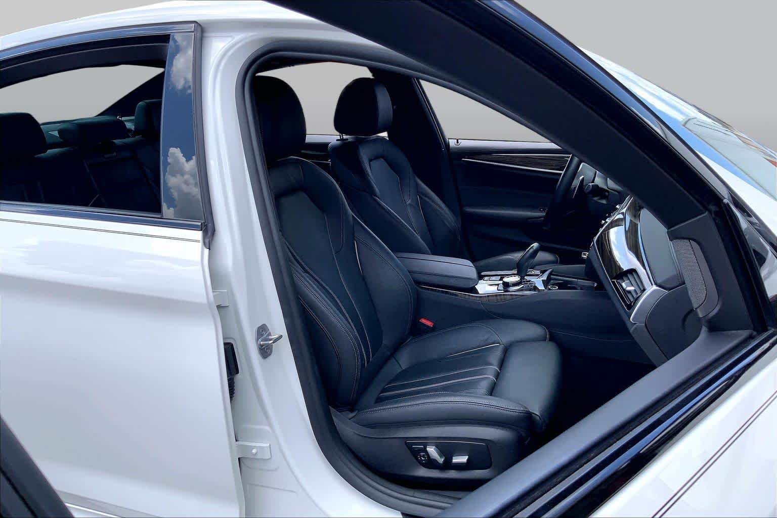 Used 2018 Mineral White Metallic BMW 540i image 9