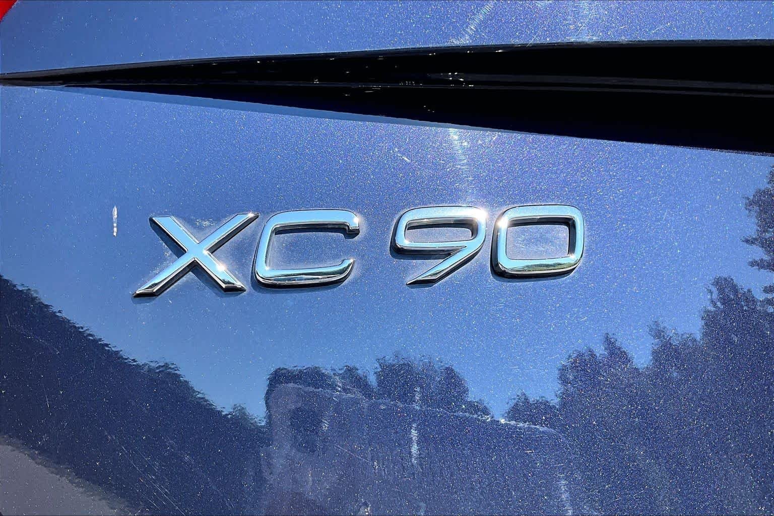 Used 2017 Magic Blue Metallic Volvo Inscription image 33
