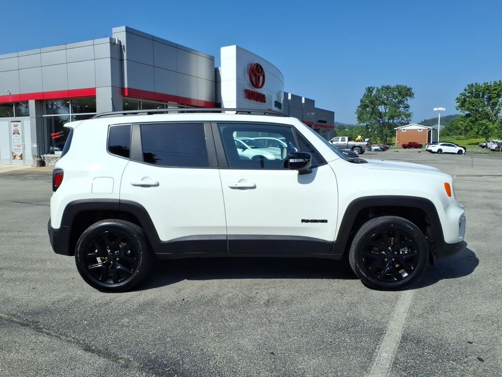 Used 2022 Alpine White Clearcoat Jeep Altitude image 3
