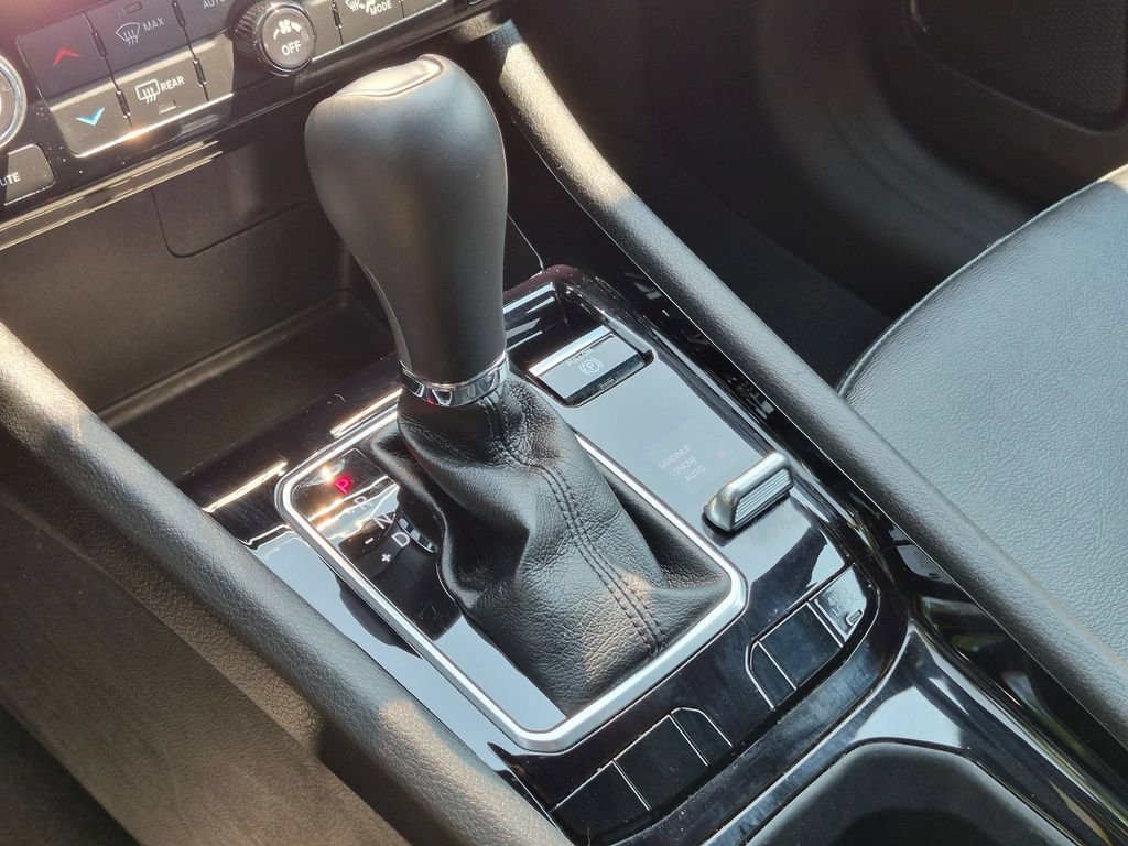 Used 2024 Gray Jeep Limited image 16