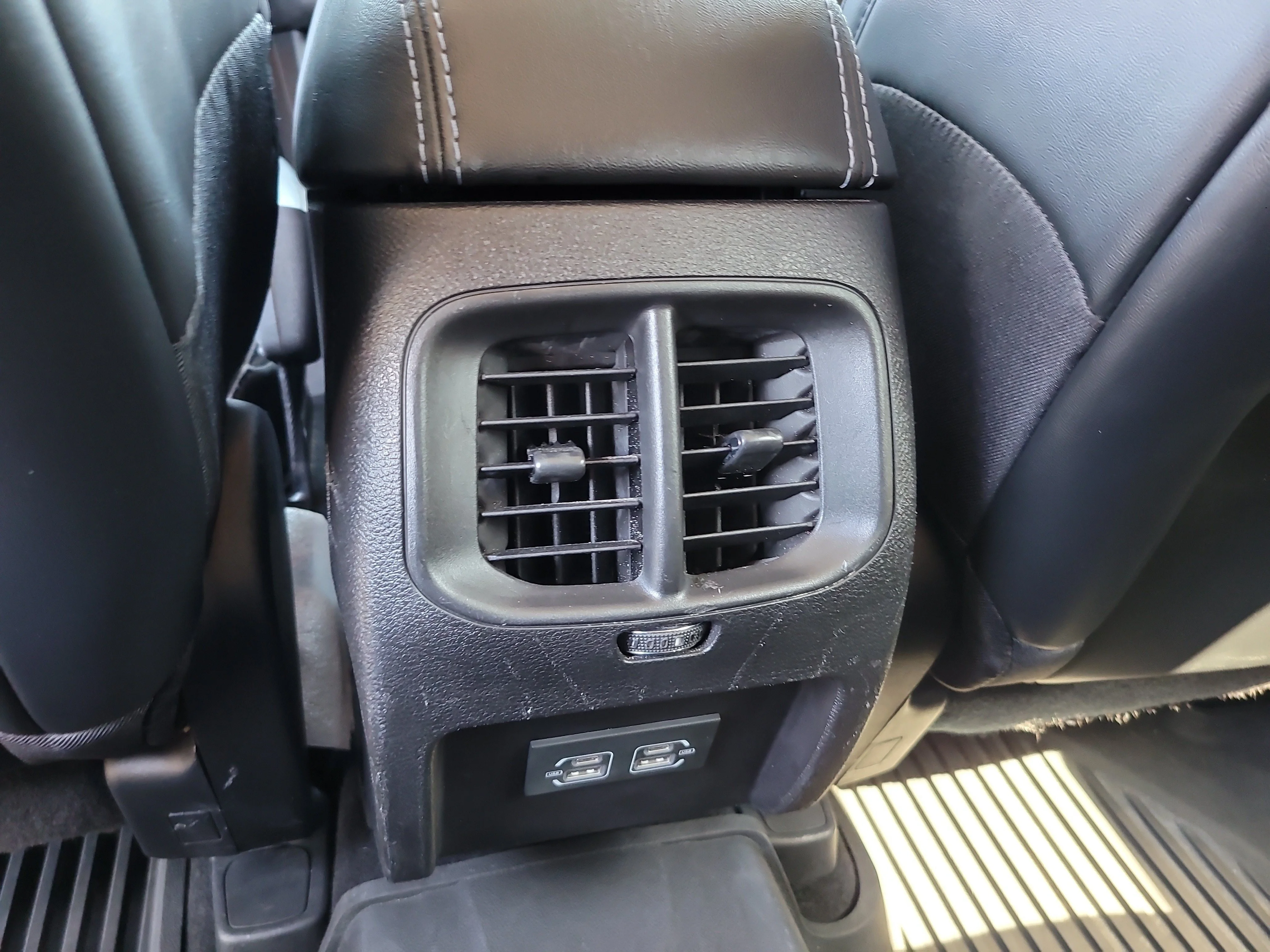 Used 2021 Sting-Gray Clearcoat Jeep Latitude Plus image 13
