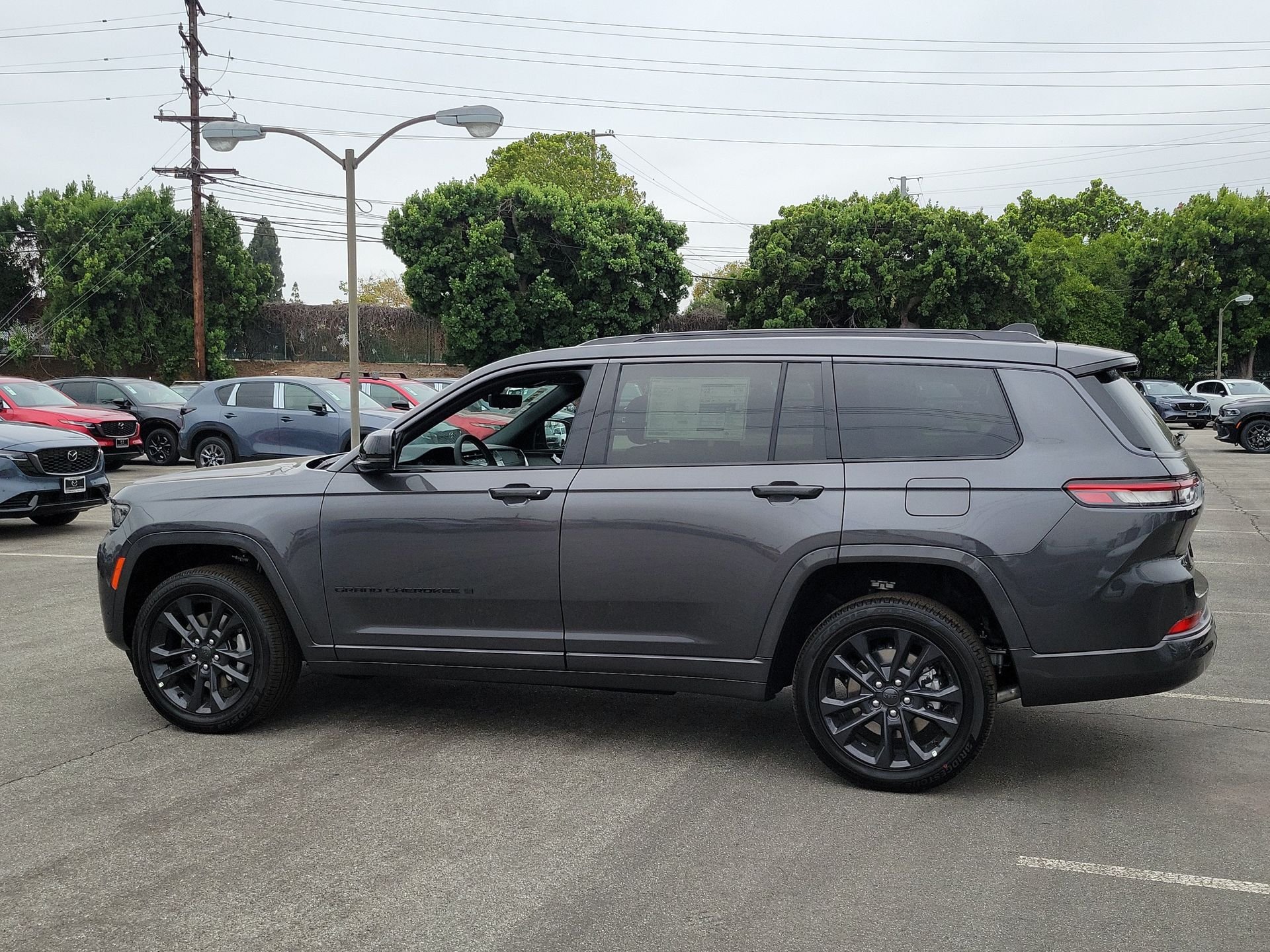 New 2026 Baltic Gray Metallic Clear-Coat Exterior Paint Jeep Limited image 2