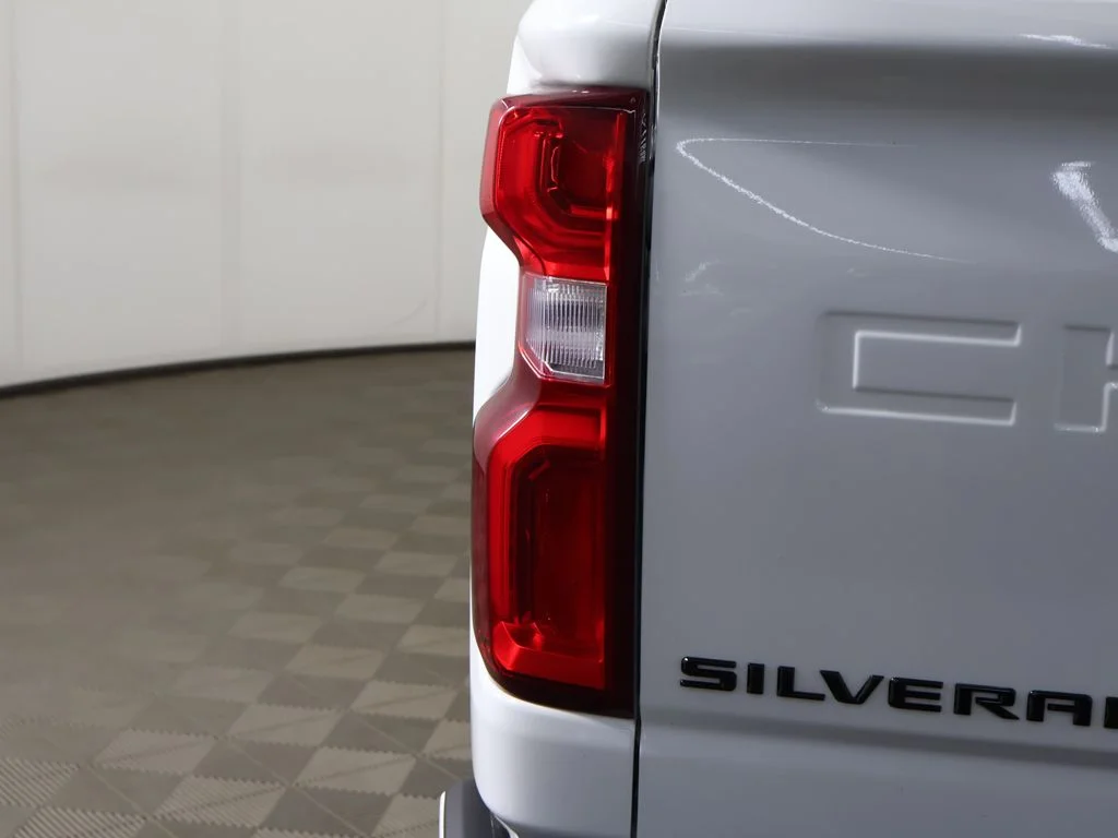 Used 2022 Summit White Chevrolet LTZ image 19