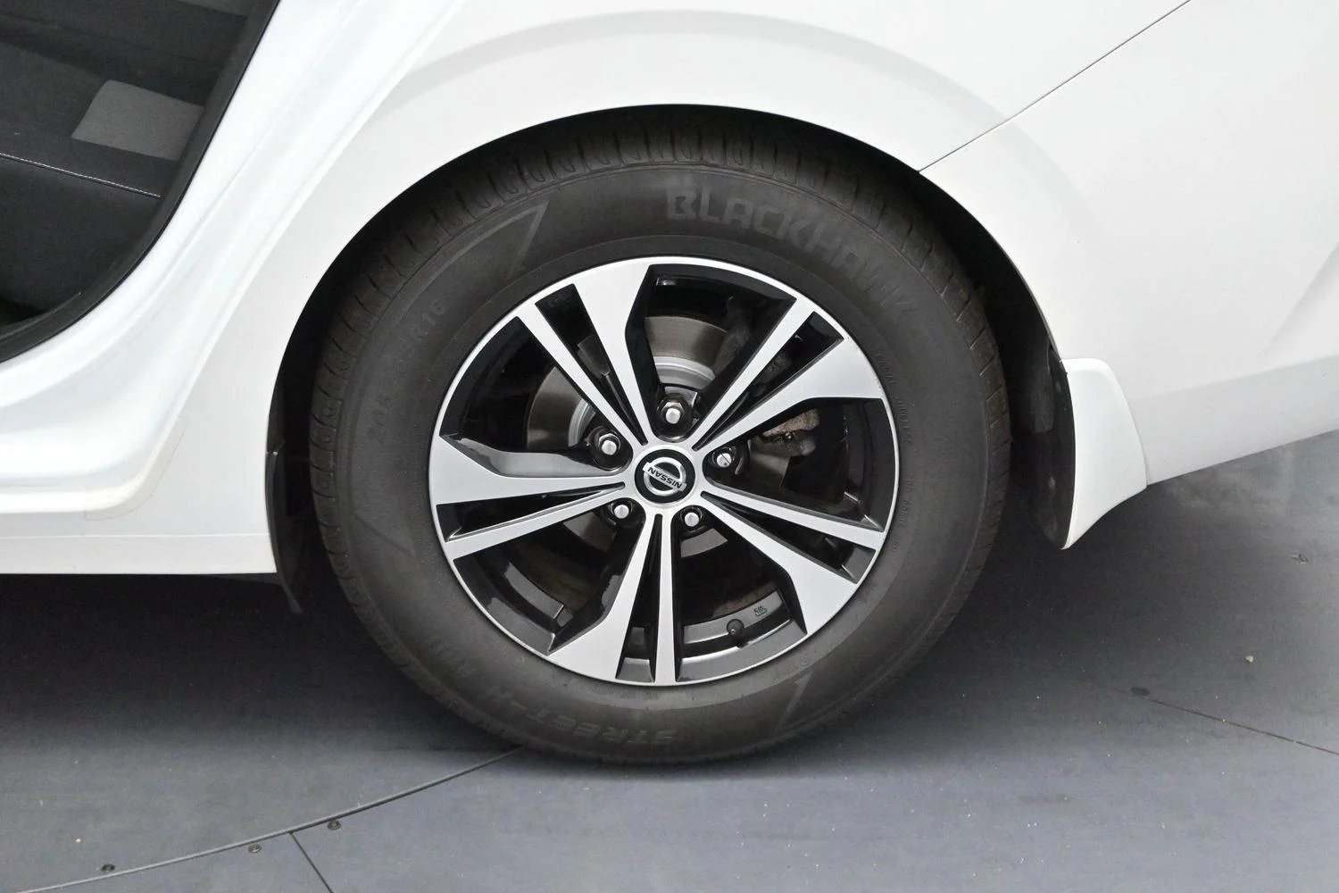 Used 2021 Aspen White Tricoat Nissan SV image 28