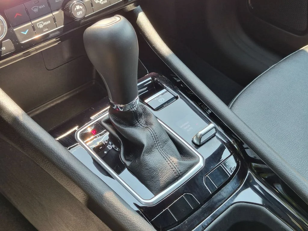 Used 2024 Gray Jeep Limited image 16