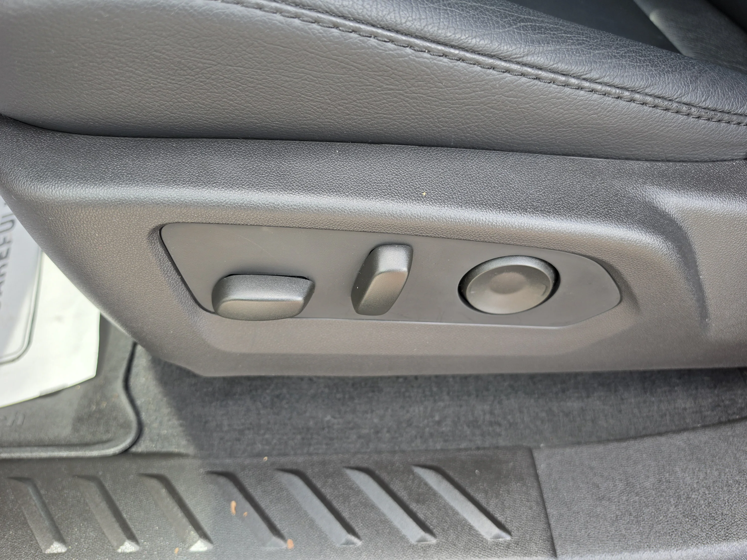 Used 2026 Sterling Gray Metallic Chevrolet 4WD Z71 image 25