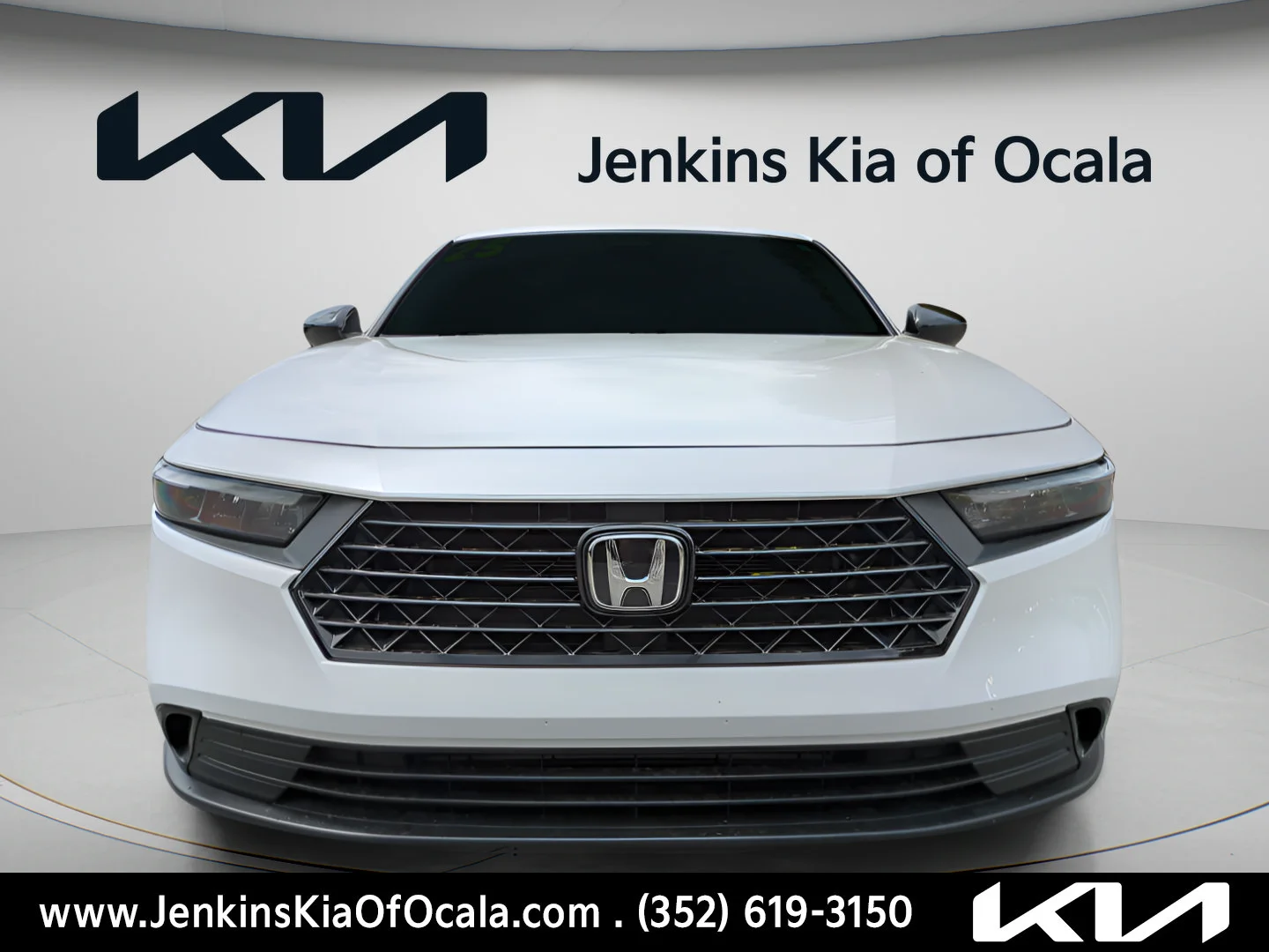 Used 2025 White Honda SE image 8