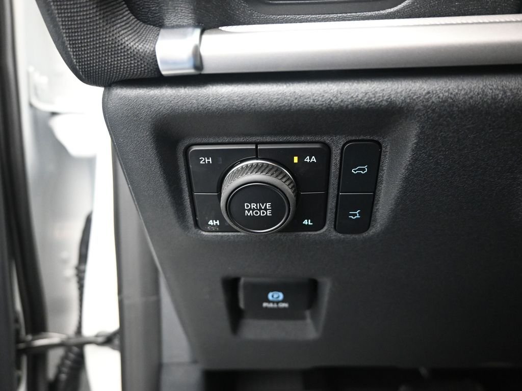 New 2026 Star White Metallic Tri-Coat Ford Active image 13