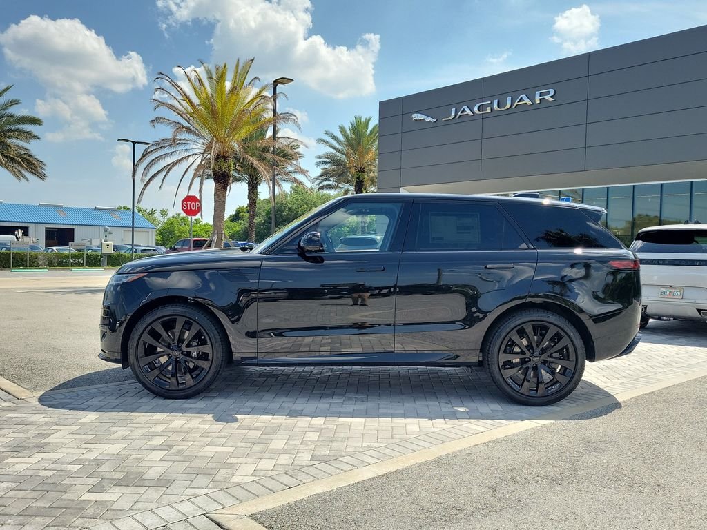 New 2026 Santorini Black Land Rover Dynamic SE image 2