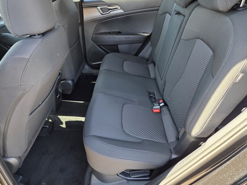 New 2027 Fusion Black Kia LX image 7