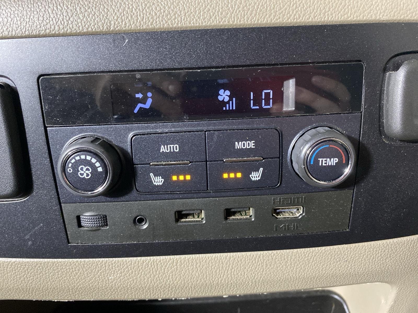 Used 2018 Summit White Chevrolet Premier image 28