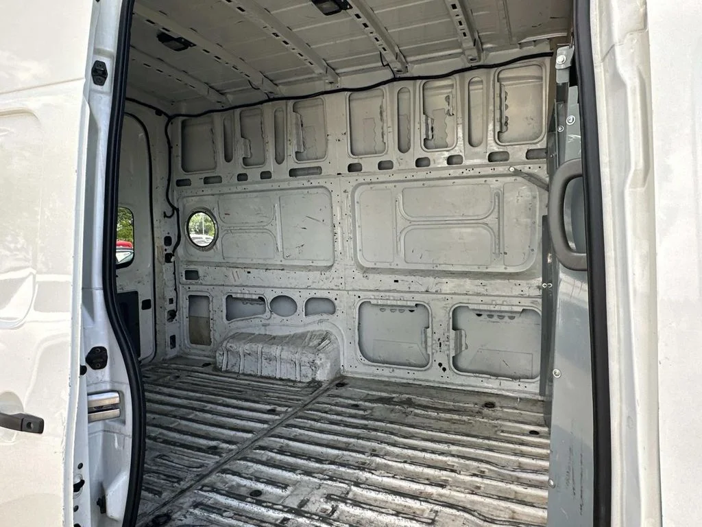 Used 2019 White Nissan S image 14