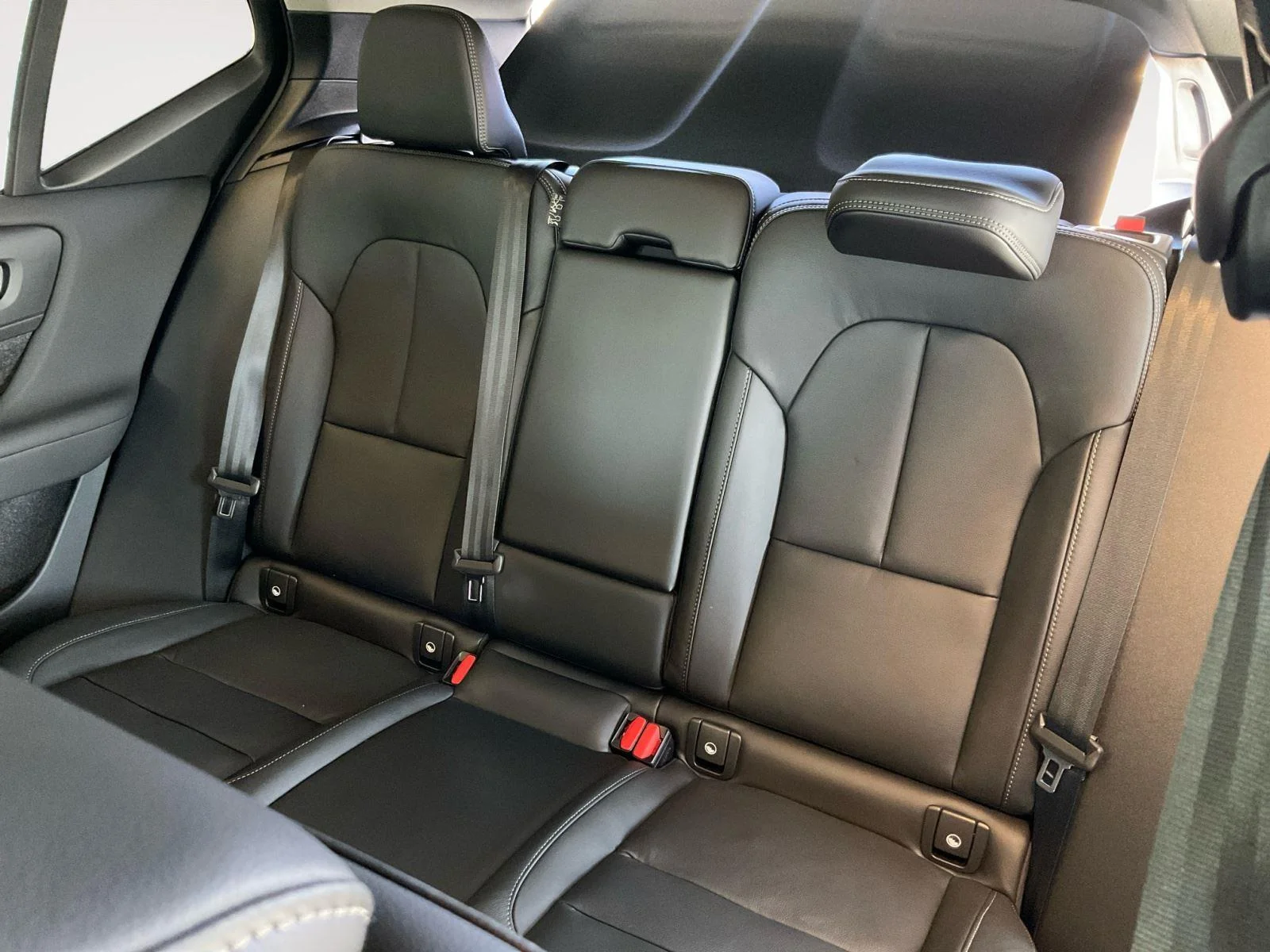 2026 Volvo XC40 Plus - Photo 13