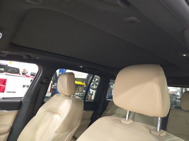 Used 2022 White Jeep 4xe image 14