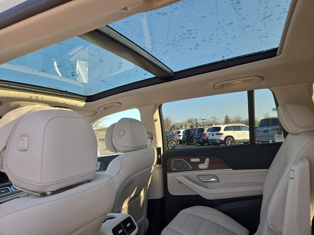 New 2026 MANUFAKTUR Moonlight White Metallic Mercedes-Benz GLS450 image 30