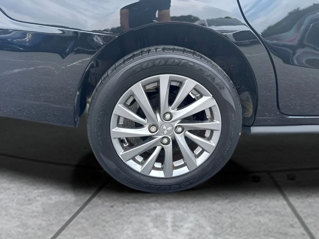 Used 2019 Black Mitsubishi ES image 18