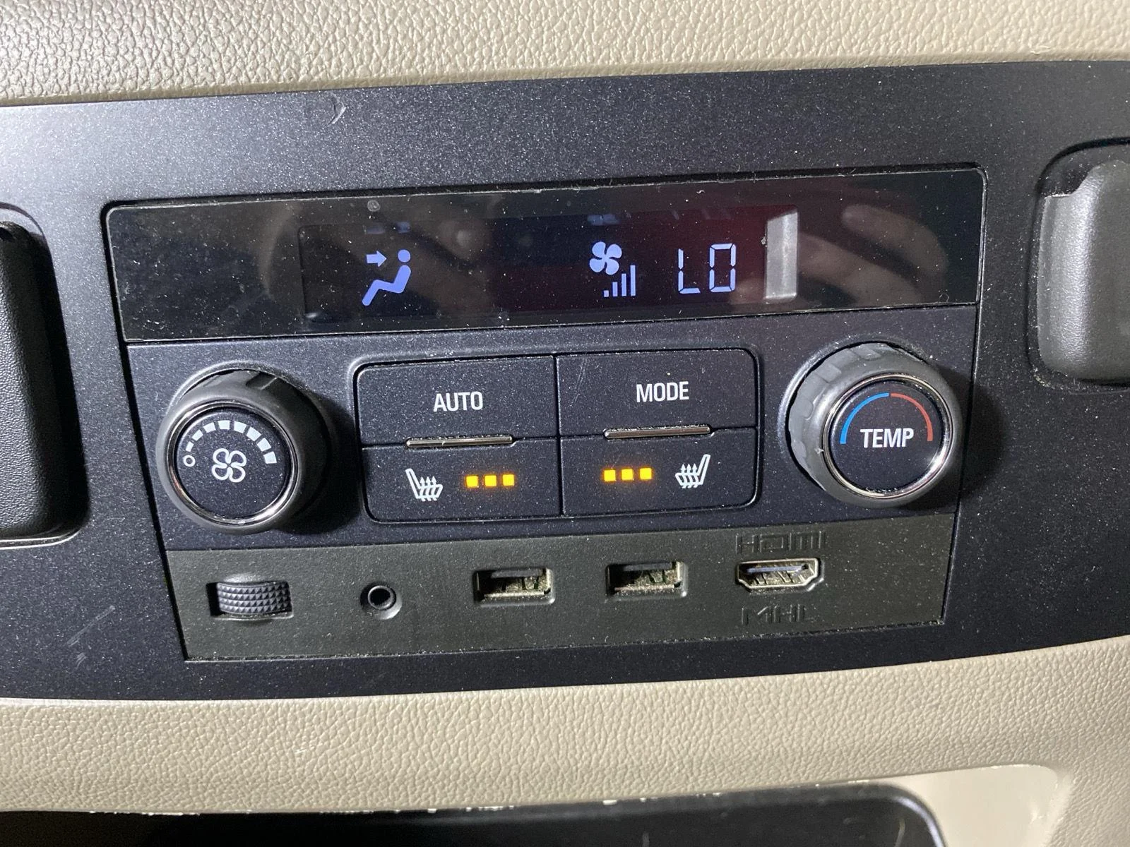 Used 2018 Summit White Chevrolet Premier image 28