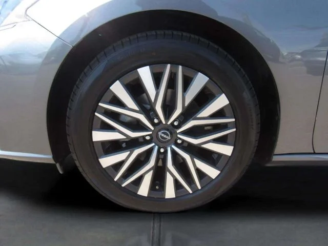 Used 2024 Gun Metallic Nissan 2.5 SV image 4