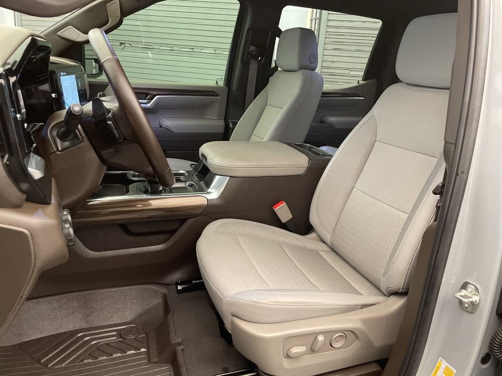 Used 2025 Gray Chevrolet RST image 22