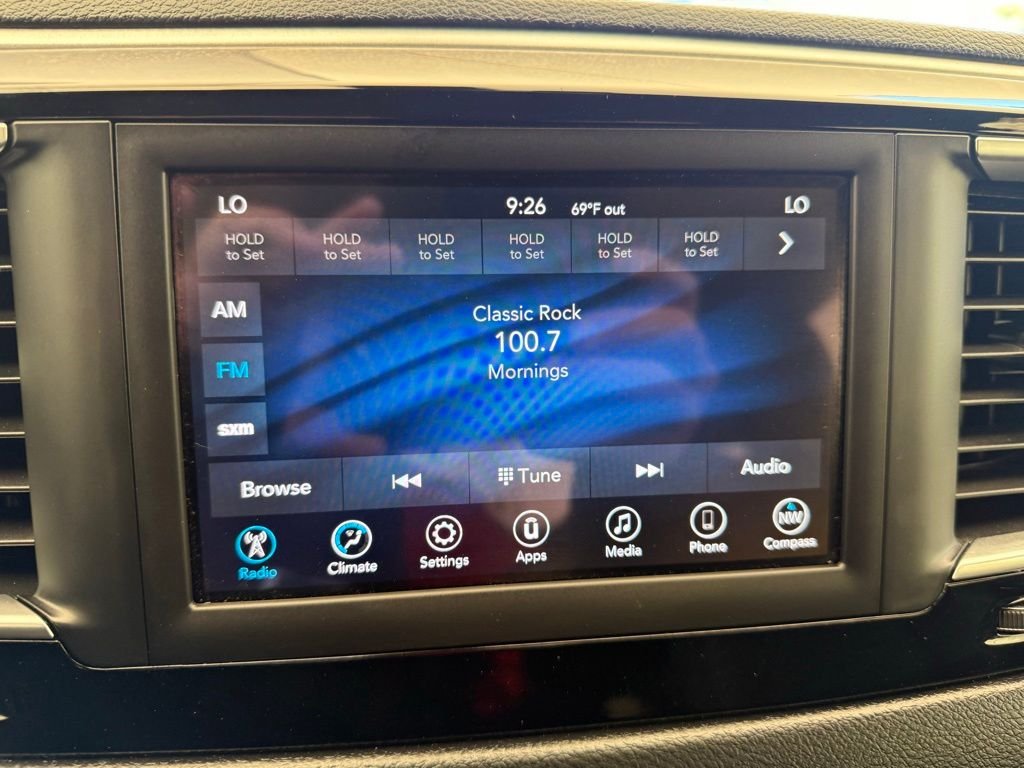 Used 2020 Brilliant Black Crystal Pearlcoat Chrysler Touring image 40