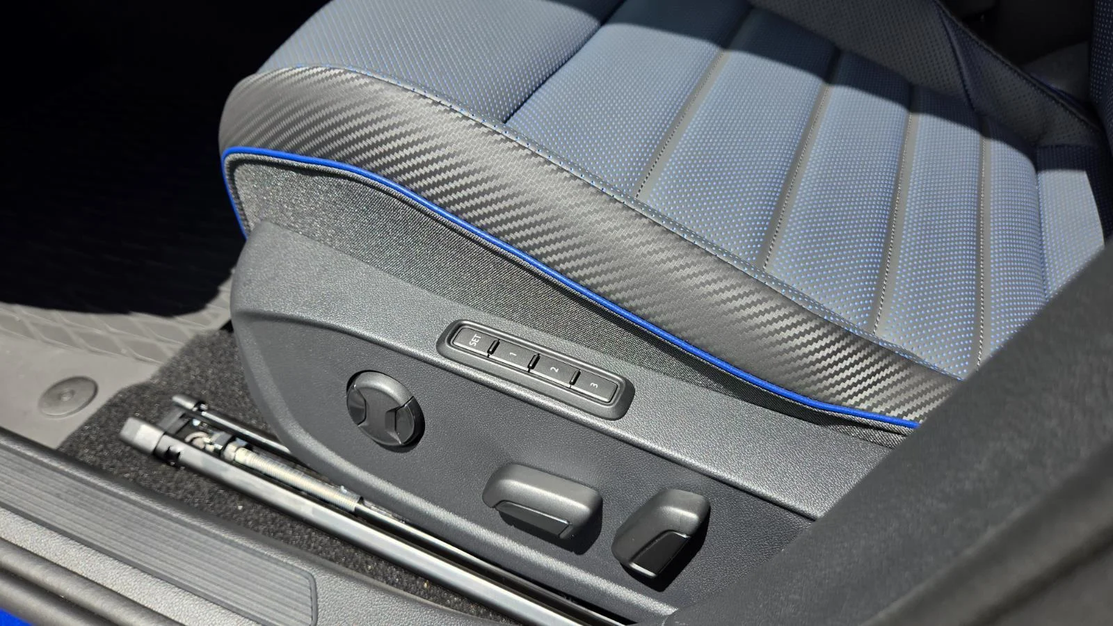 New 2026 Lapiz Blue Metallic Volkswagen  image 28