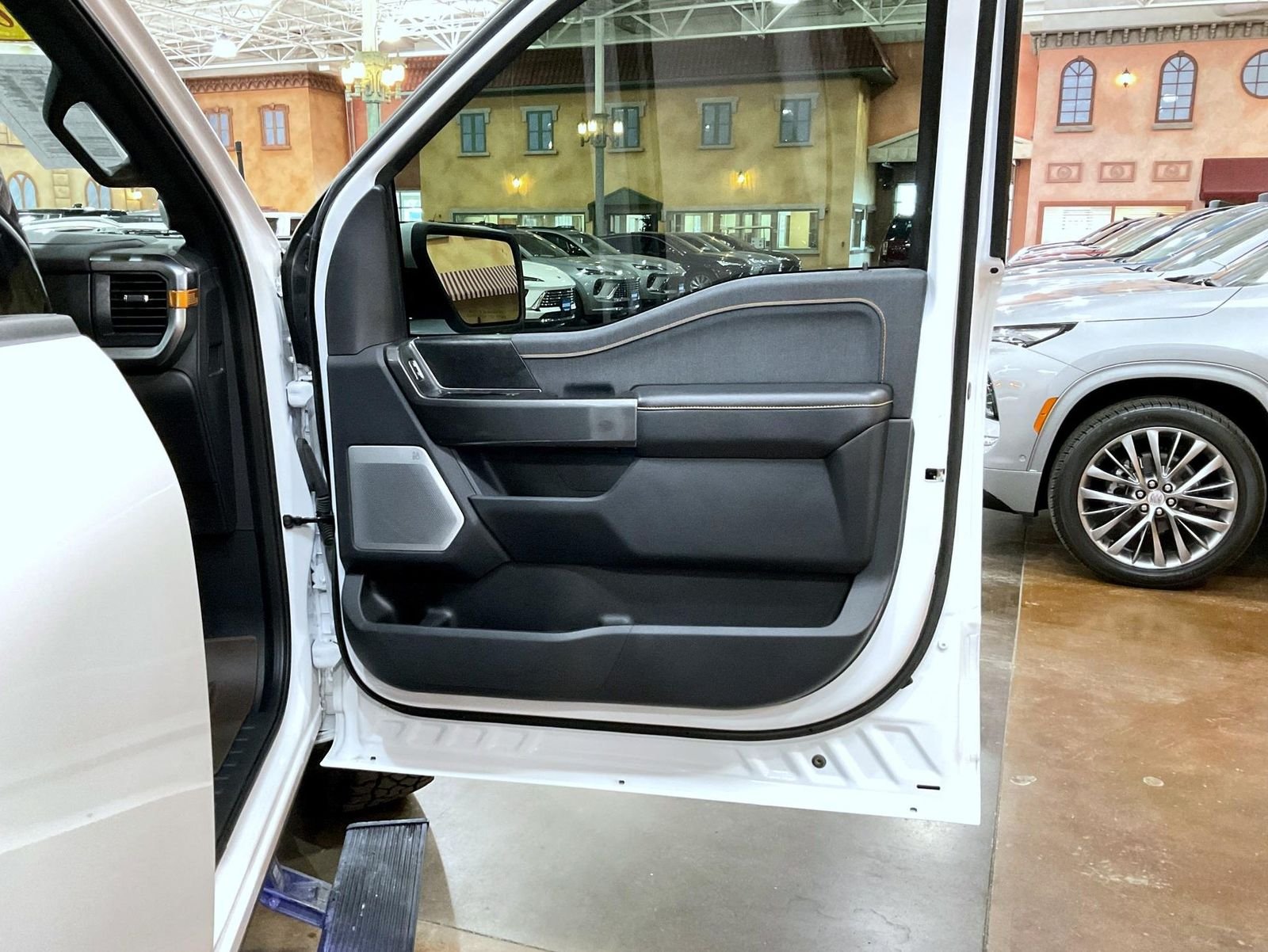 Used 2023 White Ford Tremor image 16
