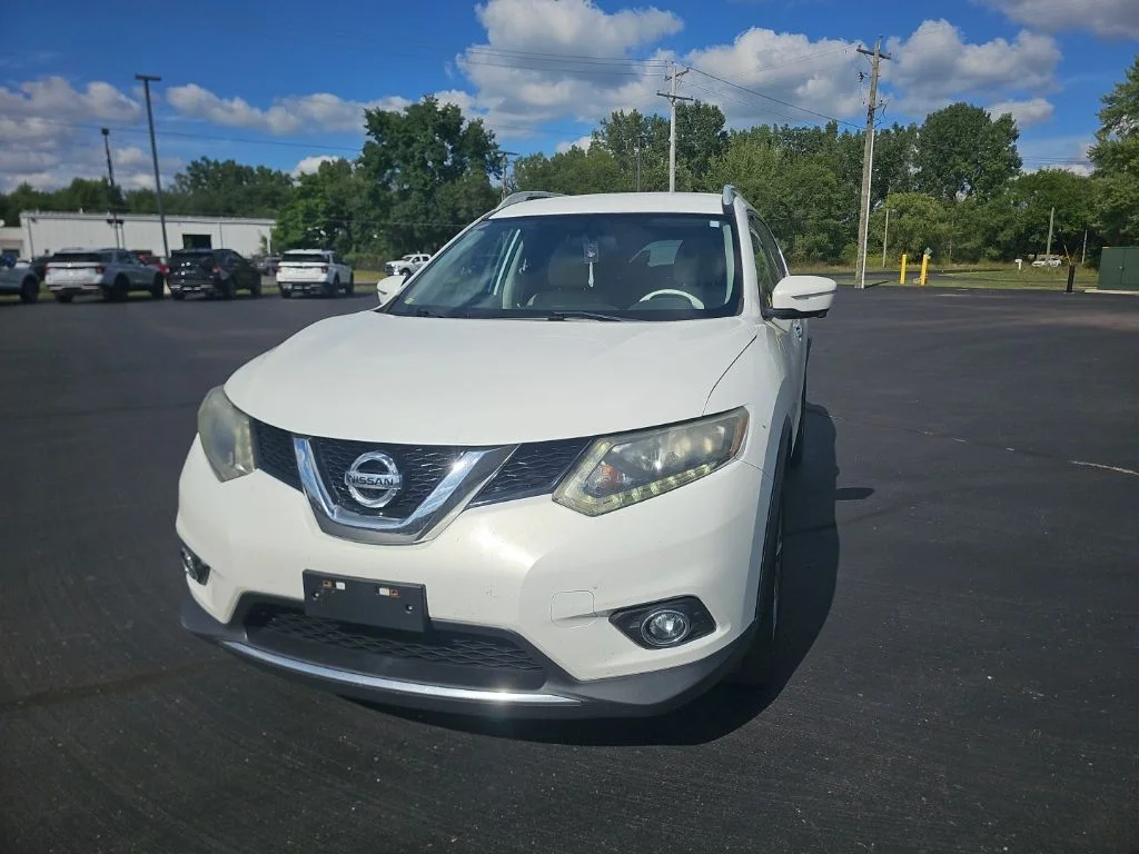 Used 2014 Nissan Rogue SL with VIN 5N1AT2MV4EC819933 for sale in Vicksburg, MI