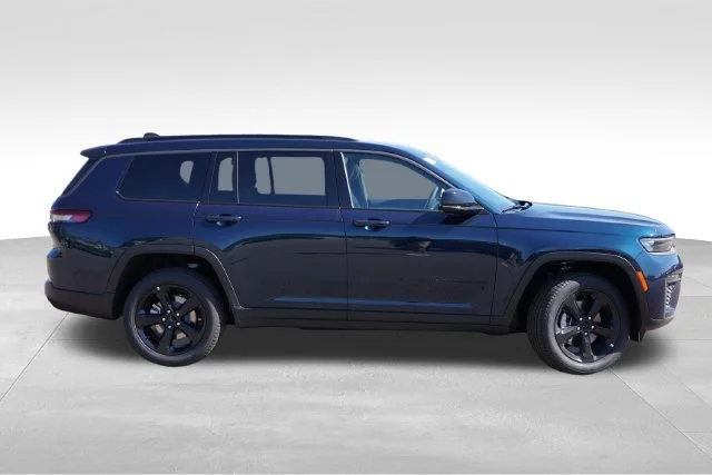 New 2027 Fathom Blue Pearl-Coat Paint Jeep Limited image 2