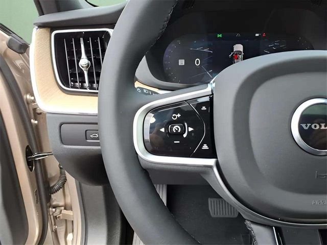 2026 Volvo XC60 Plus - Photo 19