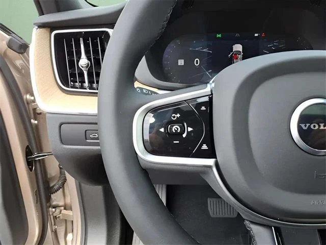 2026 Volvo XC60 Plus - Photo 19