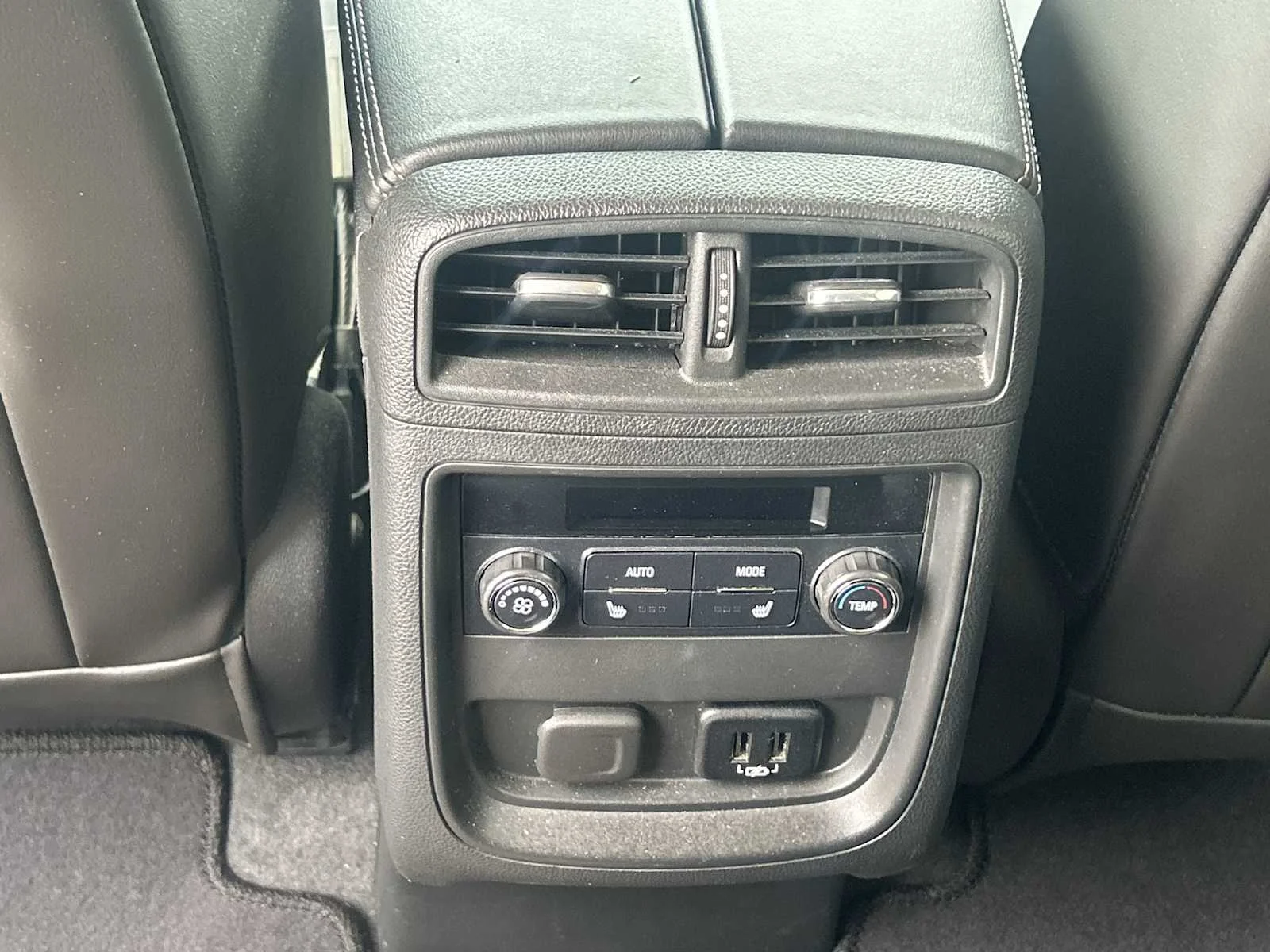 Used 2017 SUMMIT WHITE Buick Essence image 23