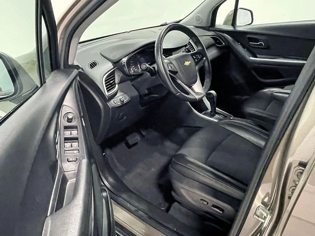 Used 2021 Gray Chevrolet LT image 18