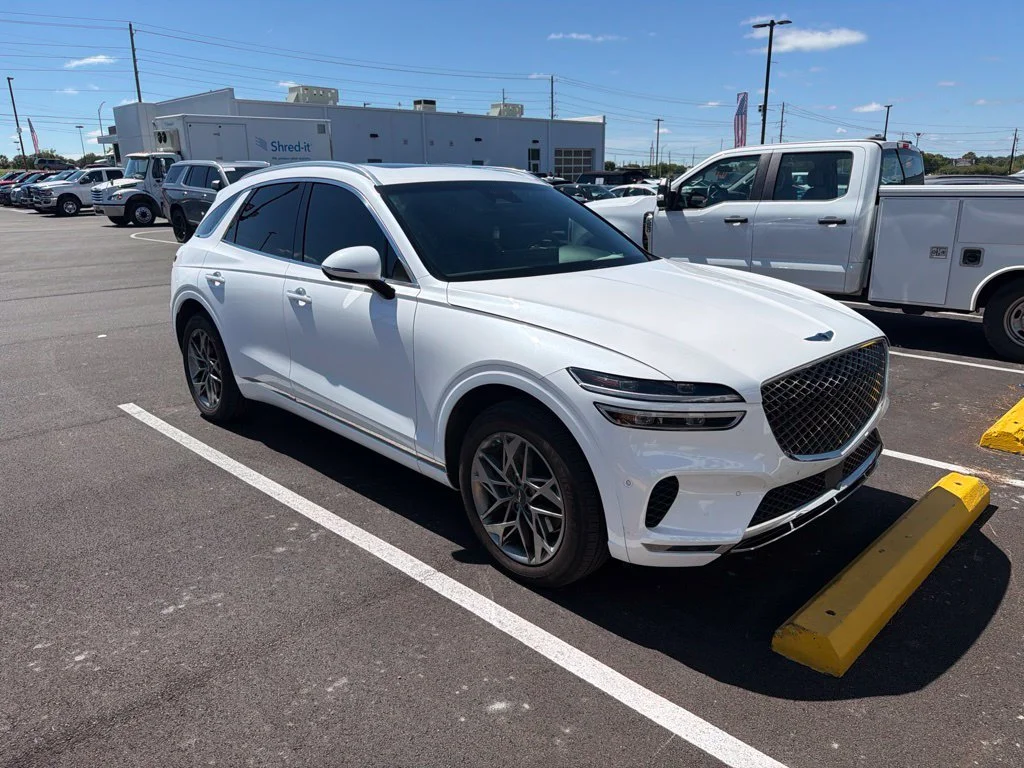 Used 2022 White Genesis 2.5T image 1