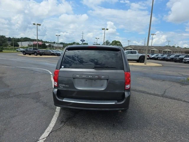 Used 2016 Gray Dodge SXT image 4