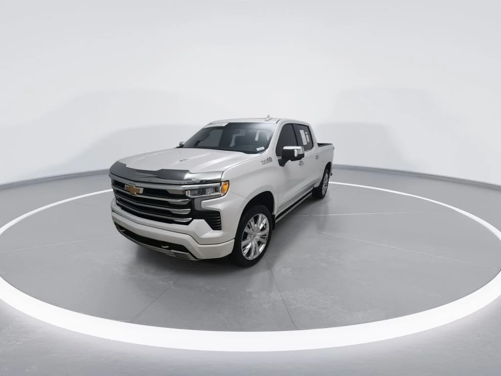 Used 2023 Beige Chevrolet High Country image 4