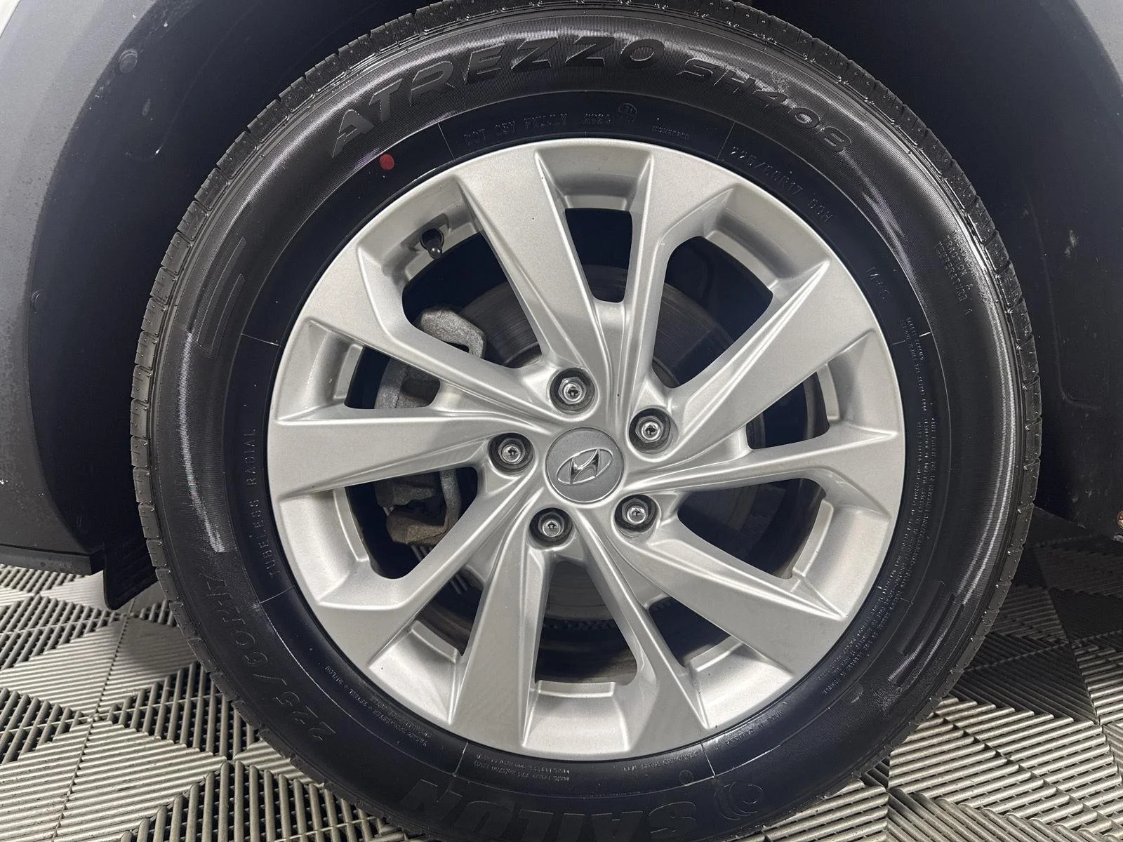 Used 2019 White Pearl Hyundai SE image 11