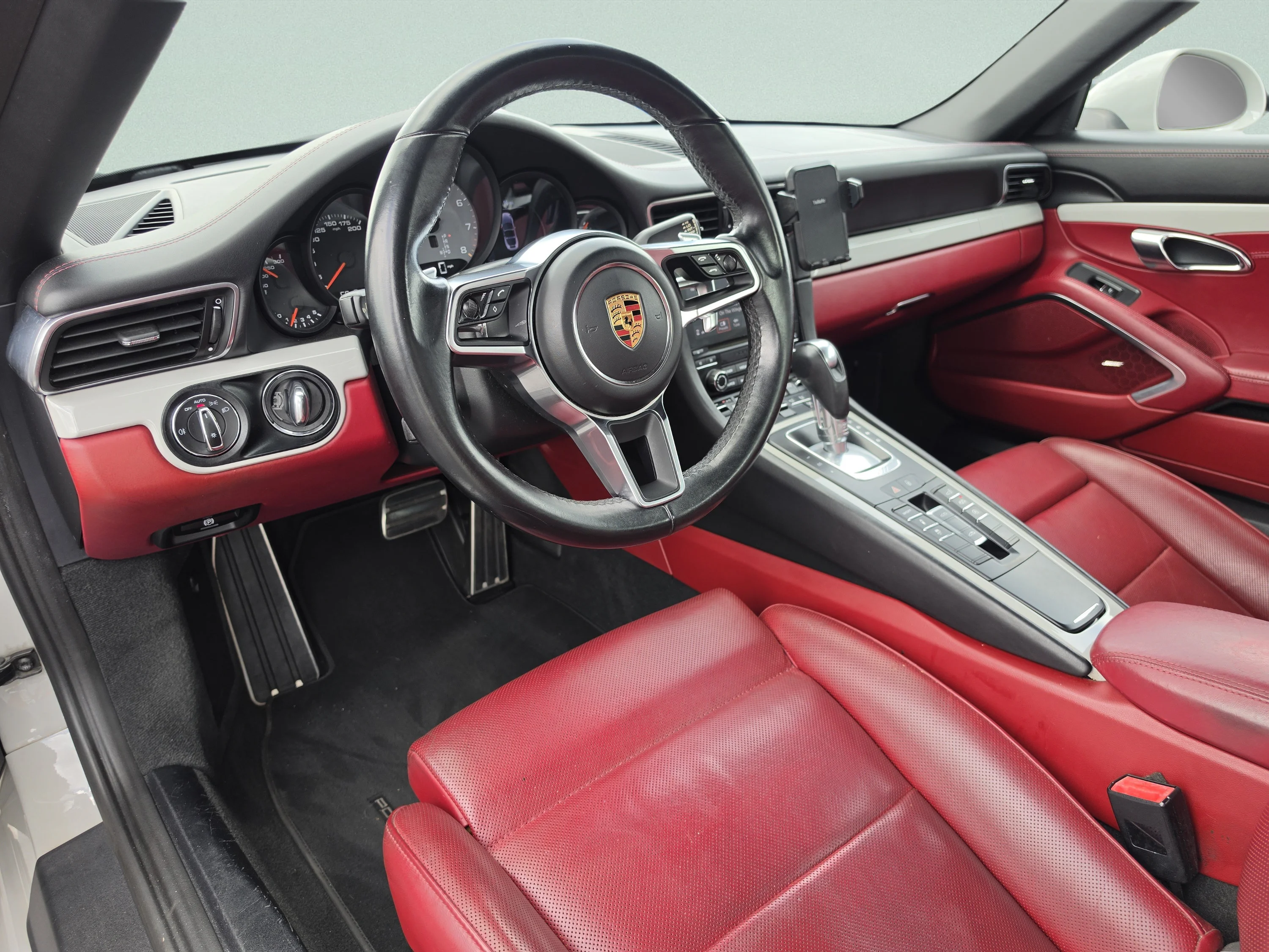 Used 2018 Chalk Porsche 4S image 16