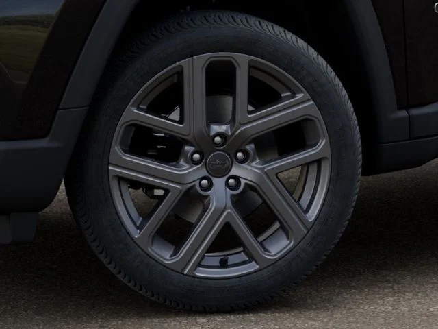 New 2026 Diamond Black Crystal Pearlcoat Jeep Latitude image 8