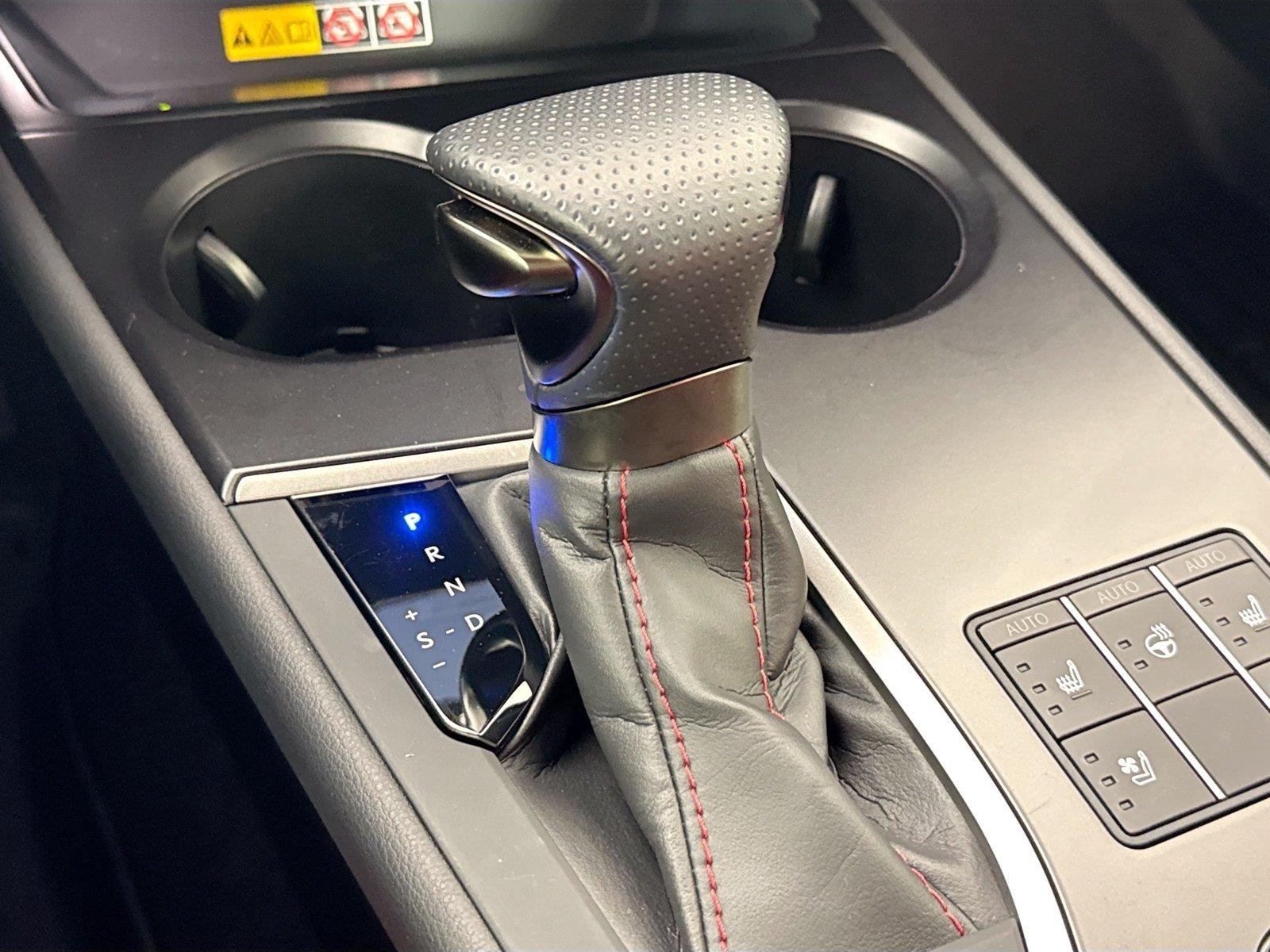Used 2024 Iridium w/ Obsidian Roof Lexus UX 250h F SPORT Handling image 29