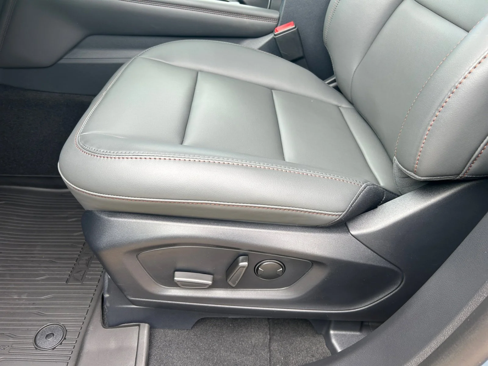 New 2026 Vapour Blue Metallic Ford Active w/200A Pkg image 15